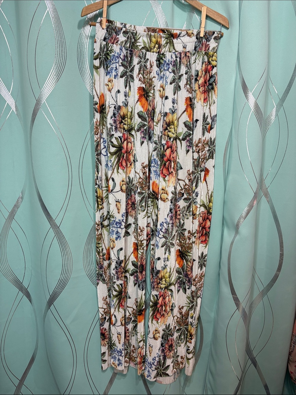 K-I-K-I-T White Floral Pleated Wide-Leg Pants